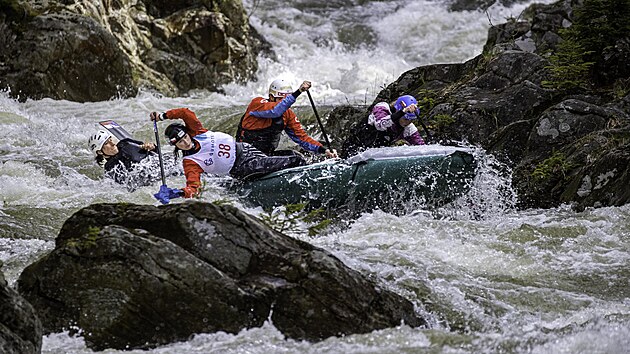 Rafting nabz mnoh dramata. Tento boj se odehrl na Labi u pindlerova Mlnu.