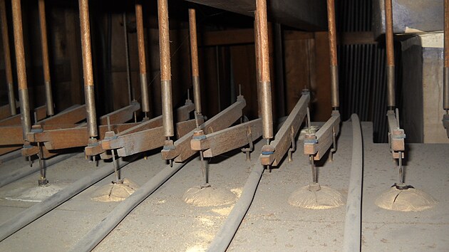 Vyslou�il� pulpety na pneumatick�ch apar�tech na I.manu�lu