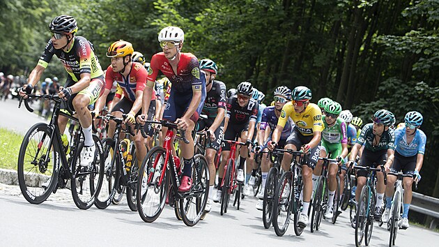 Jakub Otruba na ele pelotonu ve stoupn bhem tvrt etapy Czech Tour