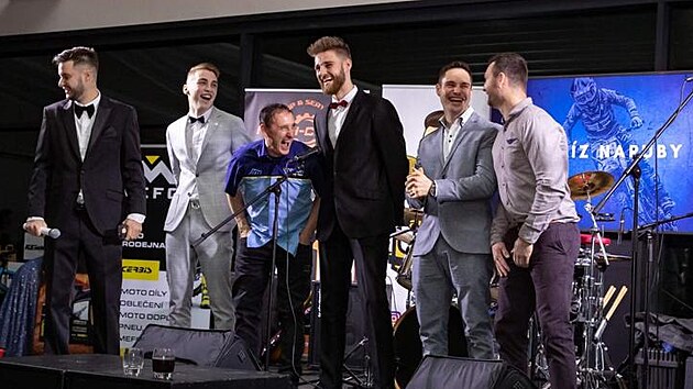 Moderátor a hosté 1.ročníku Moto Gala Night (zleva: Josef Gažúr, Adam Dušek, Petr Bartoš, Dušan Drdaj, František Smola, Jaroslav Romančík)