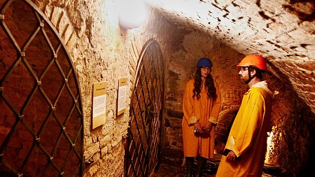 Podzemn chodby v Tn nad Vltavou jsou pro veejnost oteven u 15 let. Redaktora MF DNES Michala Blskho jimi provedla Aneta Pltenkov.