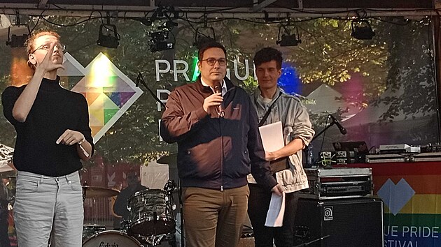 Nad festivalem Prague Pride m ztitu ministr zahrani za Pirty Jan Lipavsk. Na Steleckm ostrov podpoil manelstv pro vechny a ekl, e festival m i festival m i pesah vzjemnho porozumn, vzjemn tolerance.