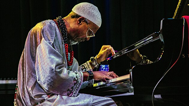 Kubánský jazzový klavírista a skladatel Omar Sosa se na brn�nském Maratonu...