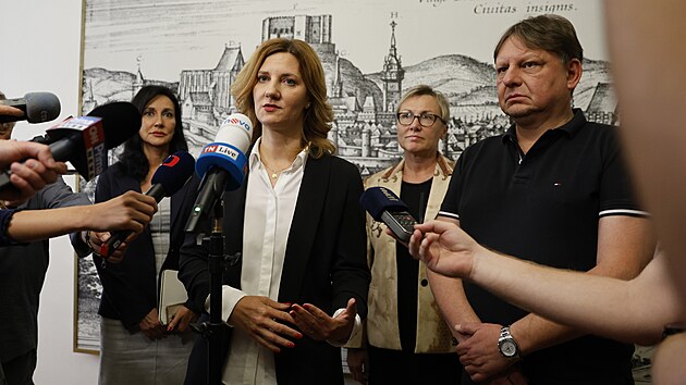 Brnnsk primtorka Markta Vakov oznmila, e jej test na drogy pinesl negativn vsledek. Koalin partnei j zrove vyjdili i pes afru kolem fotky s blm prkem podporu. (9. srpna 2023)