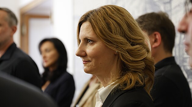 Brnnsk primtorka Markta Vakov oznmila, e jej test na drogy pinesl negativn vsledek. Koalin partnei j zrove vyjdili i pes afru kolem fotky s blm prkem podporu. (9. srpna 2023)