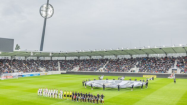 První fotbalový zápas na novém stadionu v Hradci Králové
