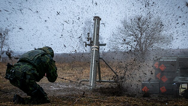 Voj�ci aktivn� z�lohy u� roky p�i sv�m v�cviku piluj� v�t�inu dovednost� vy�adovan�ch od jejich profesion�ln�ch koleg�.