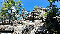 Zatímco �eský název skaliska �ertovy kameny odkazuje na pov�st o �ertech...