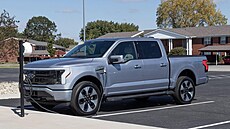 Ford F-150 Lightning není �ádný drobe�ek. Zato má hned dv� samostatná...