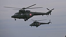 Vrtulník PZL W-3 Sok na spoleném armádním cviení voják z Polska, USA,...