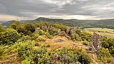 Z�íceninu hradu �umburk zkoumají archeologové. Budou tu n�kolik let. (srpen...