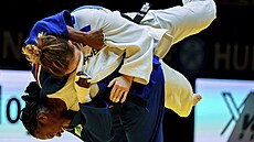 Renata Zachová (v bílém) v zápase o bronz na Masters v Budapeti proti Clarisse...