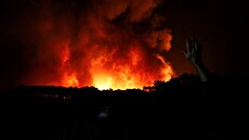 Už 1 400 lidí se muselo evakuovat kvůli požáru, který se šíří u Odemiry na jihu...
