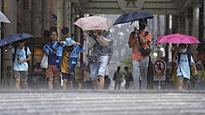 K Ji�ní Koreji se blí�í tajfun, zru�eny byly desítky let� a vlakových spoj�....