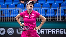 �eská tenistka Linda Nosková se zlobí ve finále turnaje WTA v Praze.