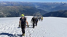 Daniel Polman stoupá se svým týmem na vrchol hory Ortler