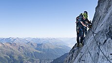 Daniel Polman stoupá se svým týmem na vrchol hory Ortler