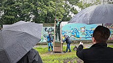Socha stála v parku Budy�ínská, nyní hledí na liberecké nádra�í. (9. srpna 2023)