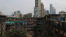 Rozpadající se bytový d�m ve �tvrti Worli, nejexkluzivn�j�í �ásti indické...