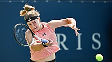Karolína Muchová b�hem zápasu druhého kola turnaje v Montrealu.