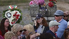 Lidé truchlí ped domem zesnulé irské zpvace Sineád O'Connorové v den jejího...