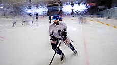 Útoník Jakub Klepi na tréninku hokejového Kladna.