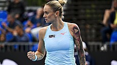 Tereza Martincová se hecuje v prvním kole turnaje WTA v Praze.