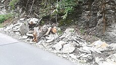 Kámen se m��e kdykoli uvolnit, m�sto povolá na zaji�t�ní, ale i zevrubn�j�í...