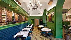 Útulný interiér se staroitným nábytkem nabízí Gucci restaurace ve Florencii.