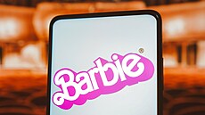 Logo filmu Barbie (21. �ervence 2023)
