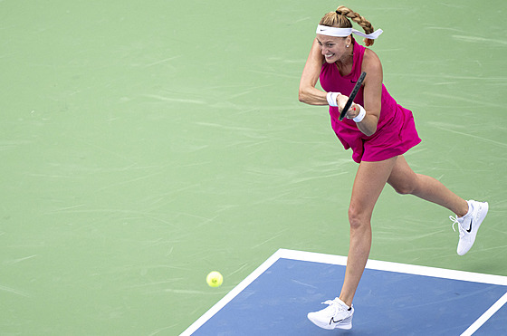 Petra Kvitová se opírá do úderu na turnaji v Cincinnati.