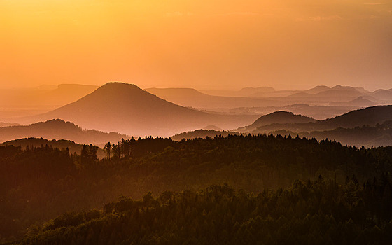 Vrchol Klí�e je oblíbeným cílem fotograf� i výletník�, kte�í sem stoupají b�hem...