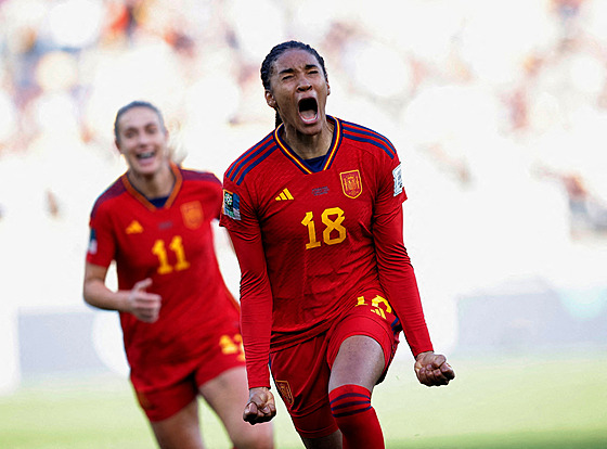 panlská fotbalistka Salma Paralluelová slaví gól proti Nizozemsku.