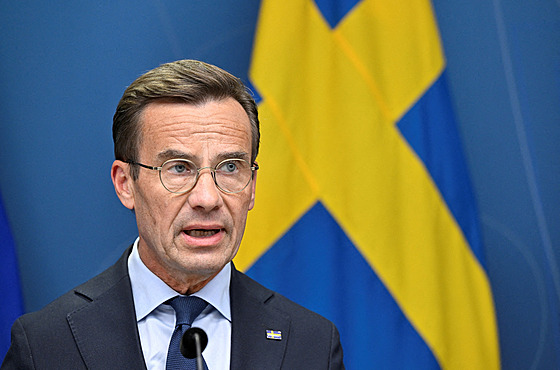 védský premiér Ulf Kristersson na tiskové konferenci o zhorující se...