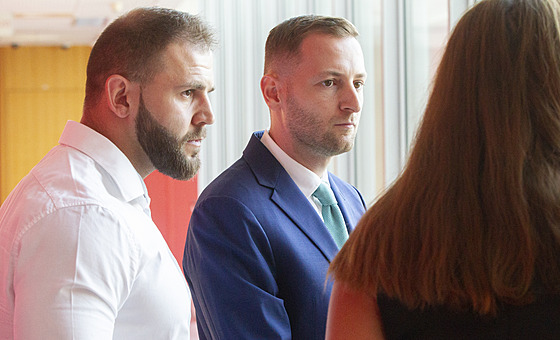 Soud se zabývá pípadem Zakaríi (vpravo) a Karíma Nemrahových souvisejícím s...