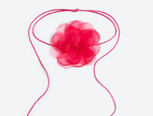 Zapomeňte na nudu. Letní šatník je hravý, ožívá barvami a vzory