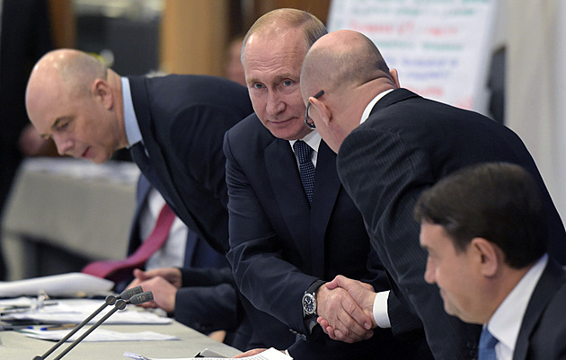 Putin slábne, přicházejí noví sekáči. Na moc číhá „místokrál Donbasu“