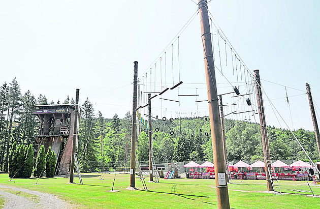 TEST KEMPŮ: V Moravském krasu se dá odpočívat v sauně i na singletrailech