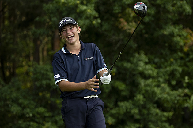 Teprve třináctiletý Klein se na golfovém Czech Open dělí o osmé místo