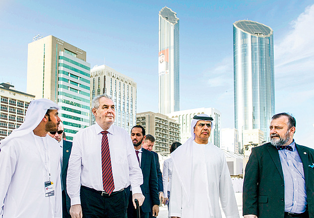 Jak jsem vyjednal svobodu za devět slepic. Kmoníček o diplomacii a Vietnamu