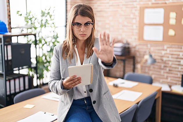 Jak v práci odmítnout kolegu nebo šéfa, a přitom působit vstřícně