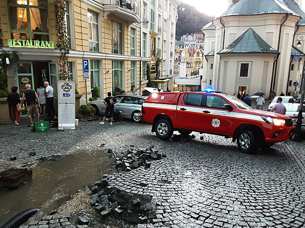 Další vlna bouřek a krupobití udeří na Česko. Tentokrát hrozí na celém území