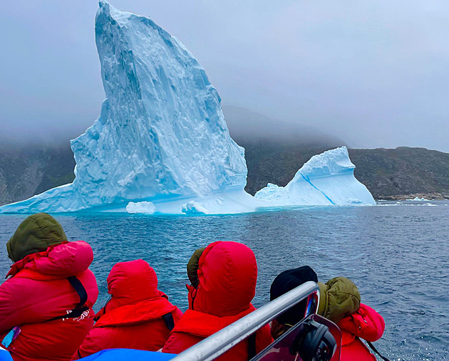 Aktivisté vezou z Grónska do Španělska kus ledovce, aby burcovali. Naštvali ekology