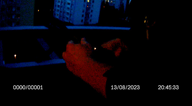 Strážníci slanili k nemohoucí seniorce, v bytě zřejmě ležela několik dní