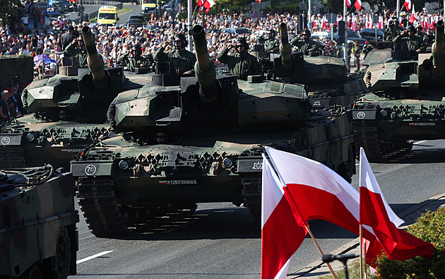 Polský rozkol v otázce zbrojení. Půjčku EU využijeme i přes veto prezidenta, řekl Tusk