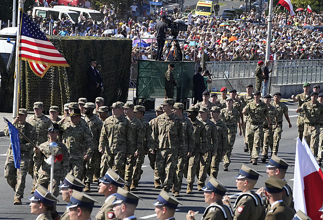 Masturbující kněz, boj o houbaře. Polskem zmítá předvolební kampaň