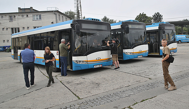 Ostrava darovala ukrajinskému městu další tři autobusy, přidá i tramvaje
