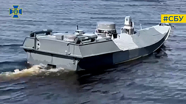 Ukrajina má první flotilu námořních dronů na světě, nutí Rusy ukrývat lodě