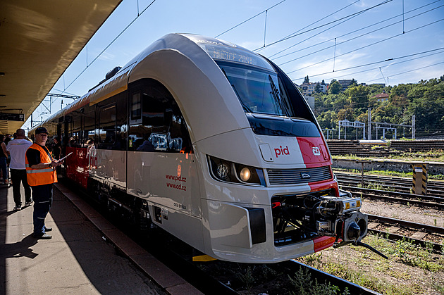 Nové vlaky RegioFox jezdily jen dva dny, z provozu je vyřadily závady