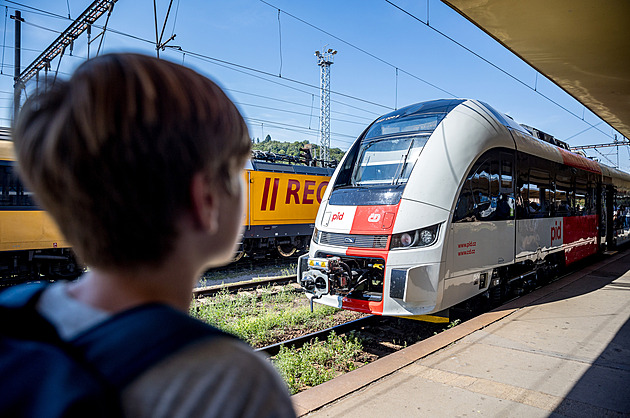 České dráhy objednaly dalších 30 vlaků RegioFox, nasadí je na Rakovnicku